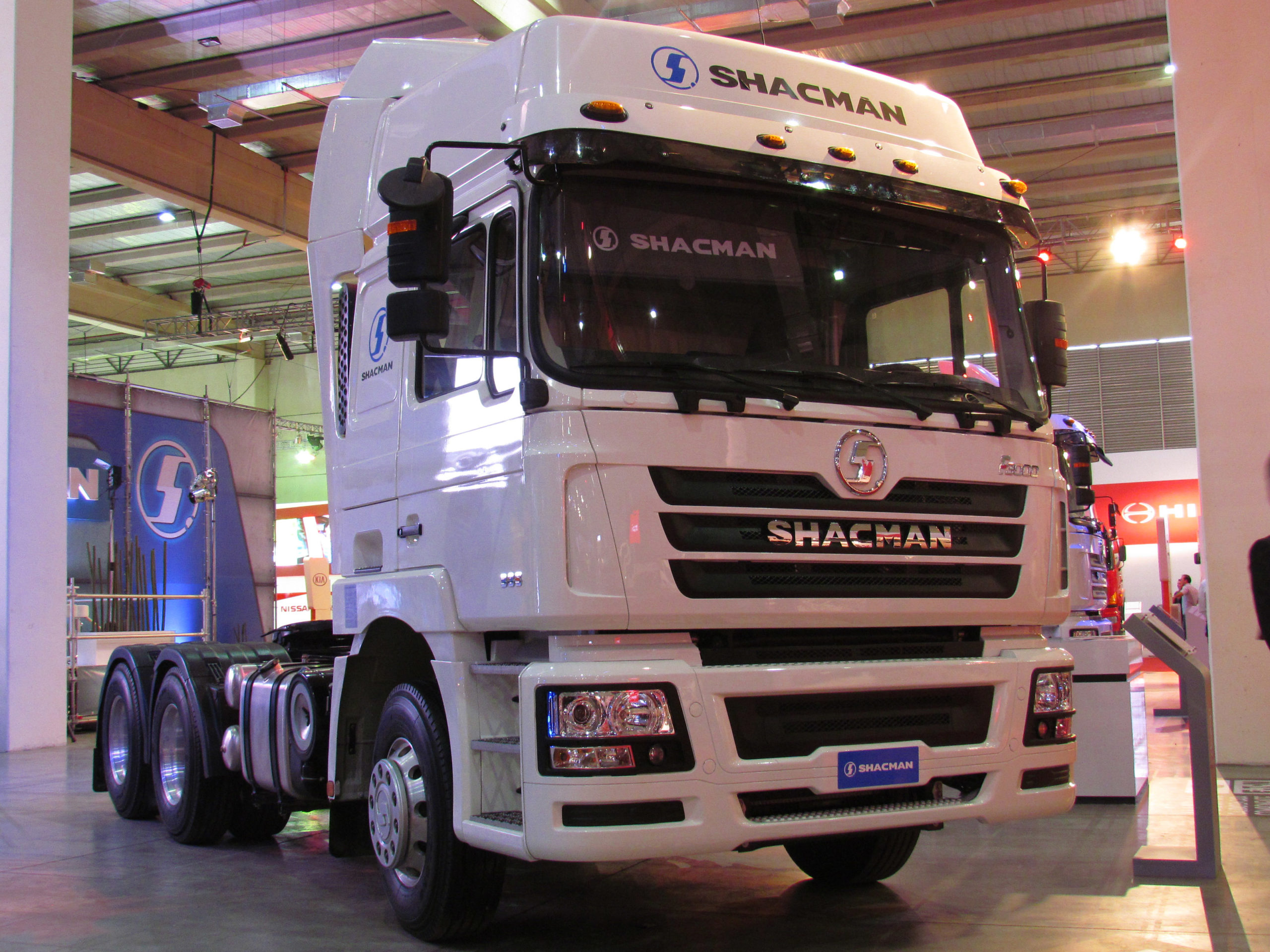 Седельный тягач Shacman F3000 6x4 SX4256NV324